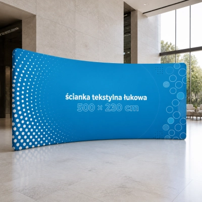 Łukowa ścianka reklamowa 500 × 230 cm w aranżacji